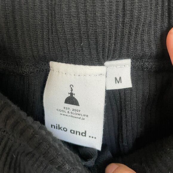 Niko And... black ribbed pants pull on elastic waist split hem size M - Picture 5 of 10